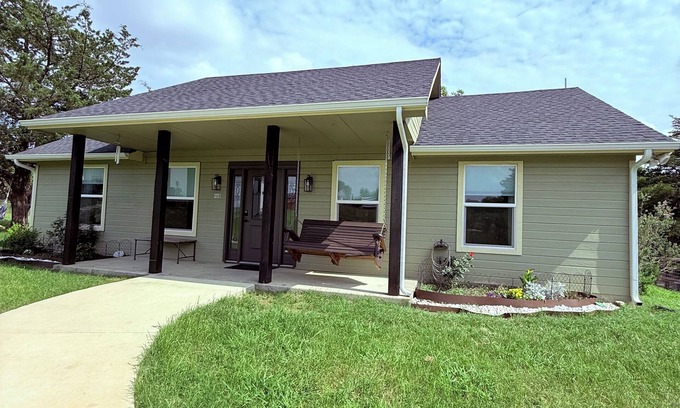 McKinney Other | Cielo’s Retreat, A Charming 3-bedroom farmhouse in McKinneyprincenton