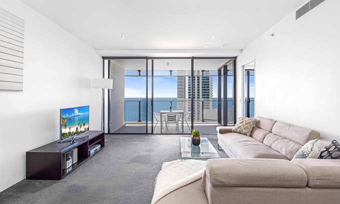 Surfers Paradise Apartment | Circle on Cavill Ocean View