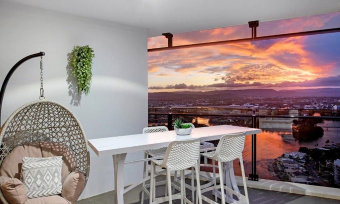 Surfers Paradise Apartment | Circle on Cavill Surfers Paradise- 2 Bedroom Sky Home