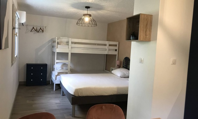 Saint-Germain-les-Corbeil Apartment | Cit'hôtel - Appartement Family