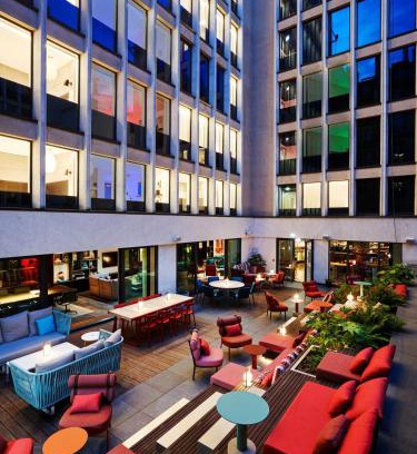 Faubourg-du-Roule Hotel | citizenM Paris Champs-Élysées