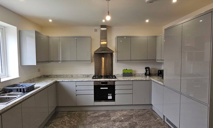 Tunstall House | Citrine Suite 4 Bed House in Stoke on Trent