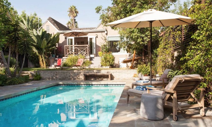 Mid-Wilshire House | CITRUS HOUSE WITH BIG POOL AND GARDEN