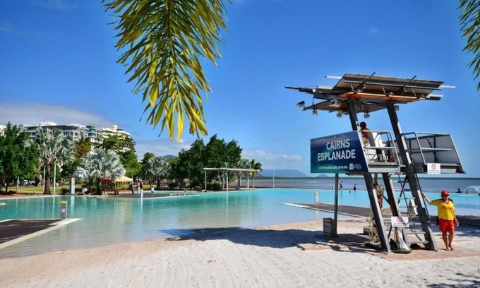 Cairns Central Business District Apartment | City Centre Unit on The Esplanade