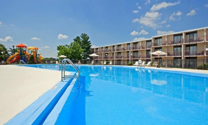 Harrisburg - Hershey House | City Island Fun and Adventure! Pets Allowed, Pools & Playground, Airport Shuttle