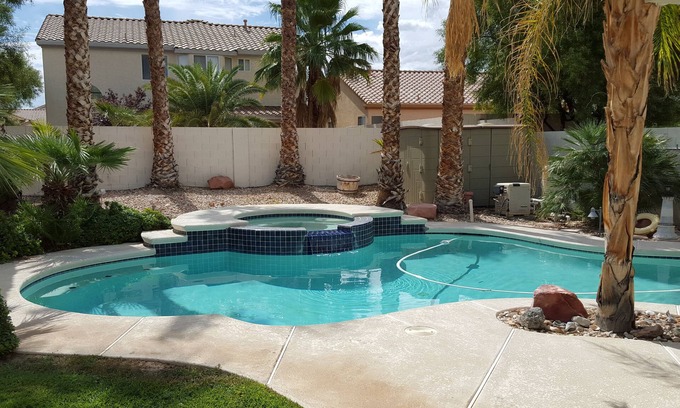 Las Vegas House | City Licensed! Palm Trees And Private Oasis With All The Comforts Of Home