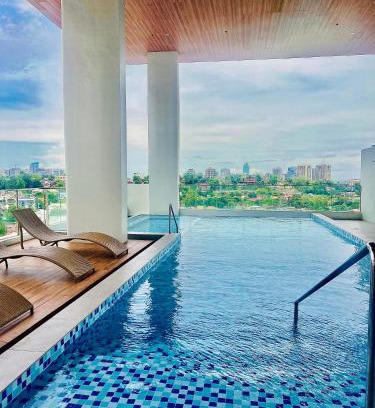 Guadalupe Apartment | City Stay Studio near Cebu Uptown Pool Netflix Fast Wifi