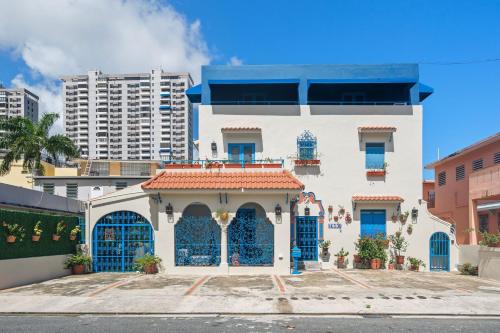 Sagrado Corazon Apartment | City-View Balcony One-Bedroom PH 4 Guests MM6