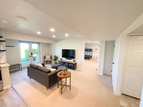 Draper Apartment | City View Retreat 2 BR 1 B