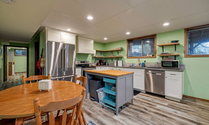 Clackamas Apartment | Clackamas Oregon+ charming 3bedrm home+ family friendly