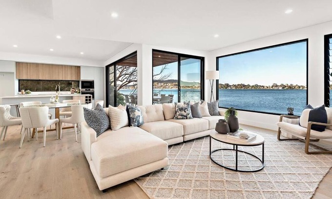 Point Clare House | Clare De Lune Waterfront