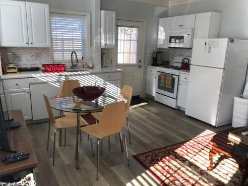 Lyon Park Apartment | CLARENDON,SUPRLOCATION,8ppl,PRIVATE,METRO,PARK