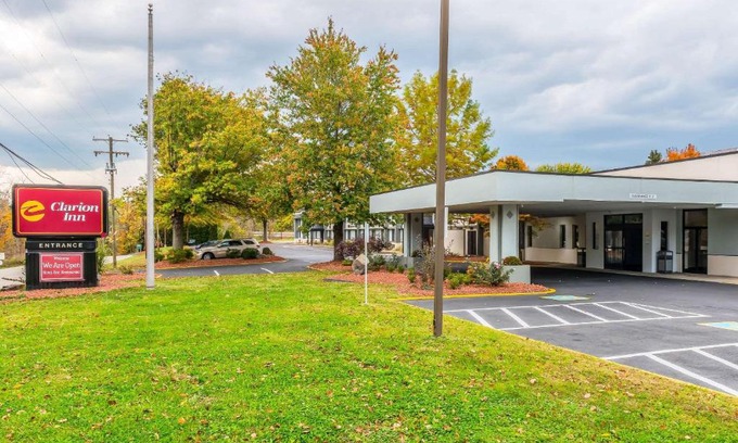 Rostraver Hotel | Clarion Inn Belle Vernon