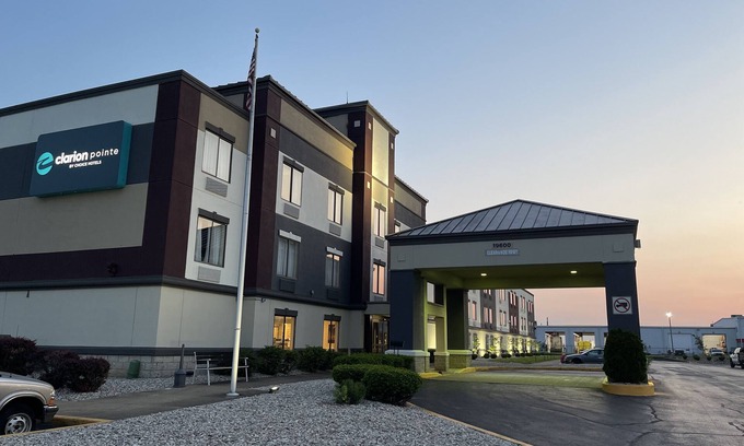 Haubstadt Hotel | Clarion Pointe Evansville North