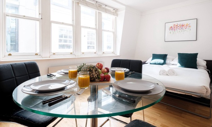 The City of London Apartment | Classic 1 Bedroom in the Heart of Holborn London