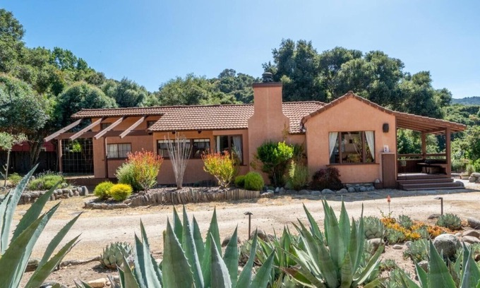 Carmel Valley House | Classic adobe home comfortably nestled in the heart of Carmel Valley