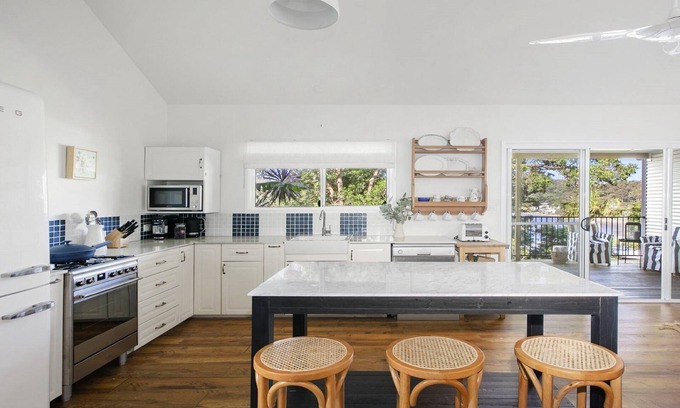 Hardys Bay House | Classic Beach and Bay Weekender