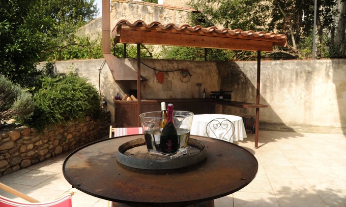 Limoux Apartment | Classic France Double:AC, BBQ, fresh&clean, garden