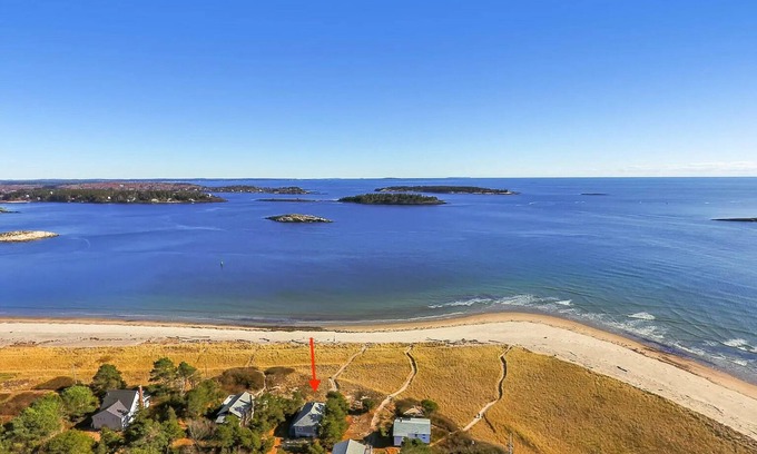 Phippsburg Cottage | Classic Popham Beachfront Cottage in Prime Location