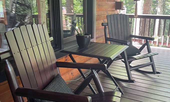 Hidden Lake Cabin | Classic Stylish Cabin in Cherry Log w/Hot Tub, Fire Pit & Seclusion