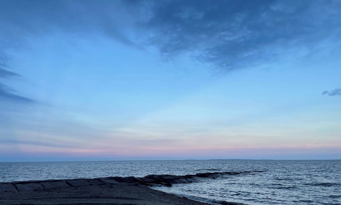Old Lyme Cottage | Classic Waterfront Cottage at Hawks Nest Beach