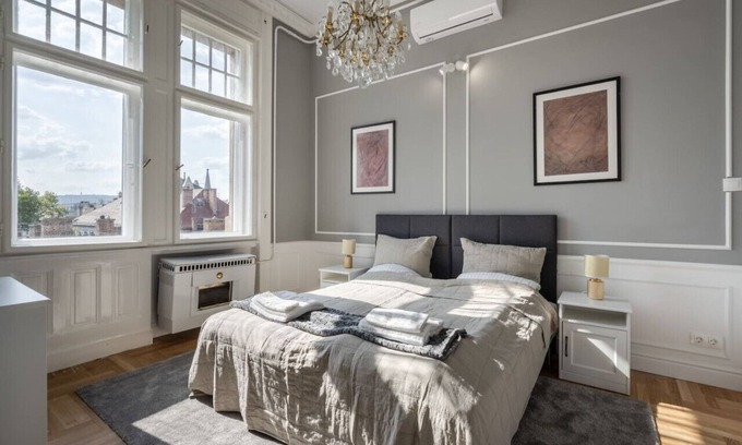 Nepszinhaz negyed Apartment | Classical apartment with a modern touch!