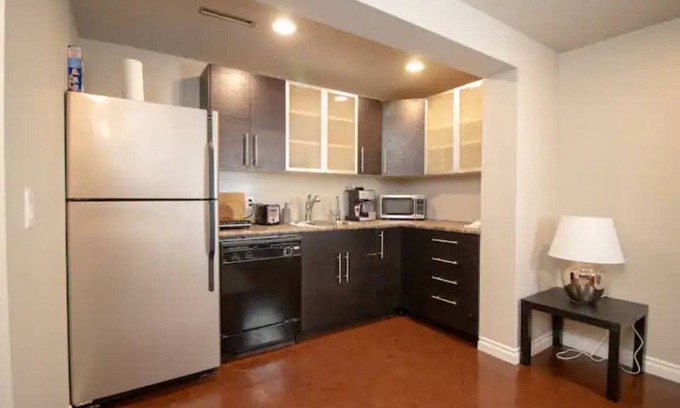 Canyon Meadows Apartment | Classy Legal Basement | Breakfast, Netflix and PS4n