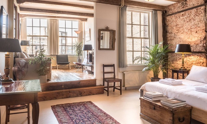 Binnenstad Apartment | Classy Room 17th Century Canal House