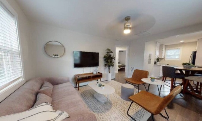 Villa Heights Apartment | Classy & Stylish 2 Bedroom near NoDa, by Mansion™