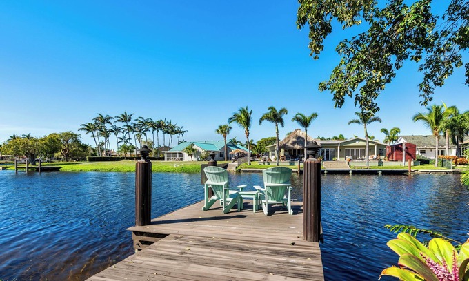 Tropic Palms House | ClassyN'Cozy Delray Bch home! Htd SW Pool, Fish'nDock, Water front, close to Bch
