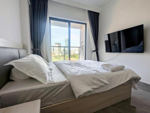 Daun Penh Apartment | Claudio Homestay - 11th Floor - City Views - 55 UHD TV