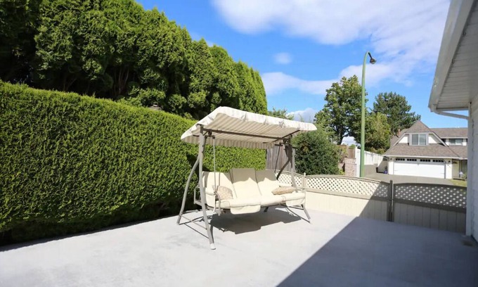 Surrey Newton House | Clean and Comfy 3BR House in Prestigious Sunshine Hills