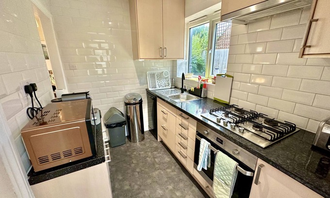 Hale Apartment | Clean and Cosy Apartment near Edgware station