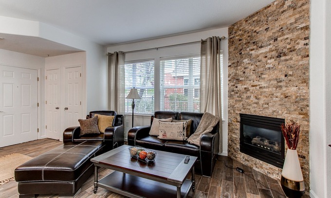 Aurora Condo | Clean and Cozy Centennial Area Main Floor Condo