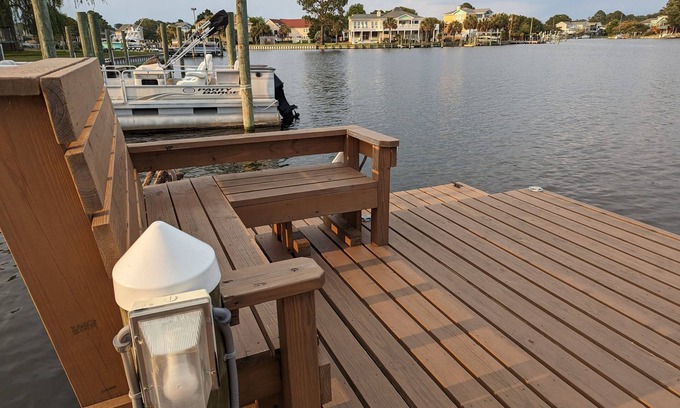 Colington Harbour Cottage | Clean and inviting Canal Front Cottage