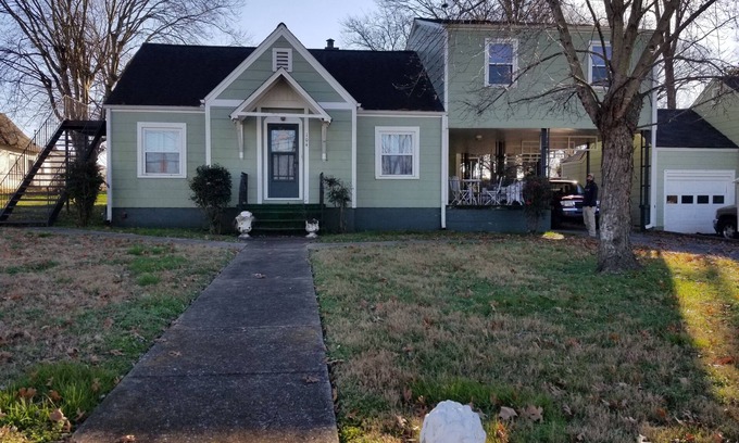 Fayetteville House | Clean and spacious house in downtown Fayetteville