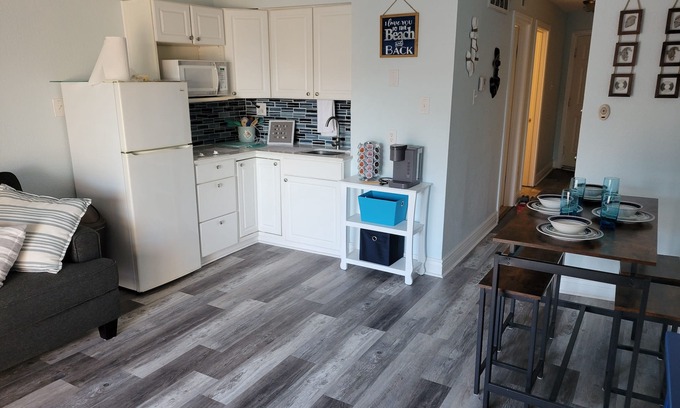 North Beach Condo | Clean beach style condo on the beach!