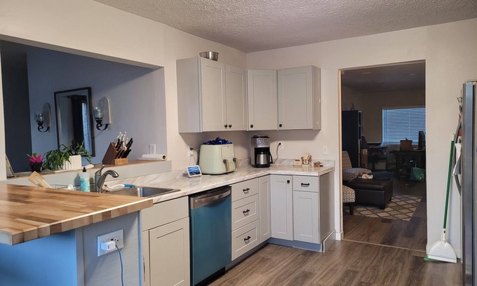 Clarkston House | Clean, comfortable space in a very convenient area of downtown Clarkston.