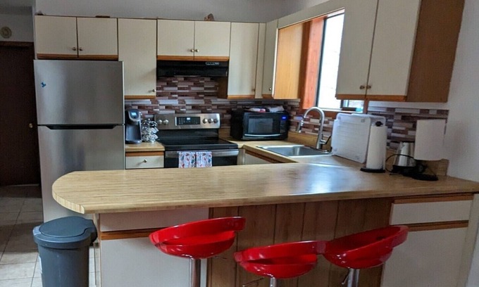 Tobyhanna Ski Chalet | Clean, comfy & quiet Poconos Chalet