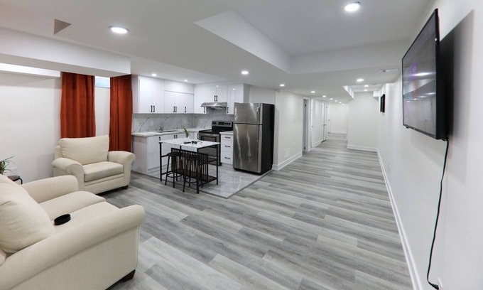 New Tecumseth House | Clean & Cozy Home Near Downtown