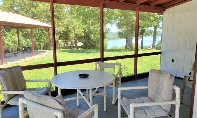 Gamaliel Cabin | Clean, family/pet friendly AR Ozark Mountain/Norfork Lake Front Cabin