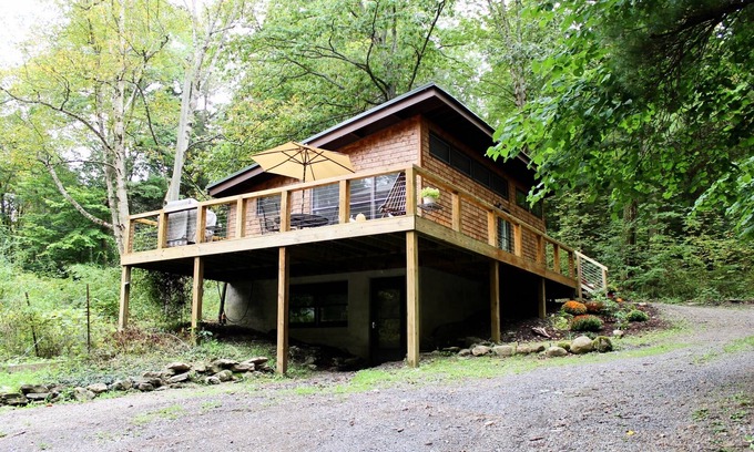 Etna House | Clean, modern cabin surrounded by nature