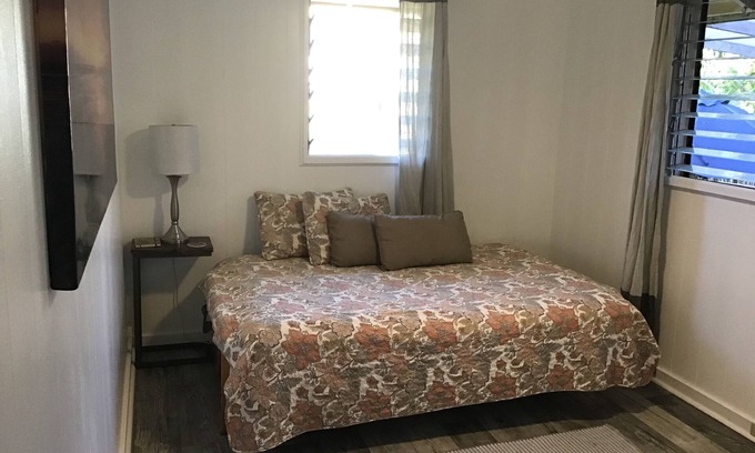 Haleiwa Bed & Breakfast | Clean single room across the street from the beach. 5 min walk to Historic town