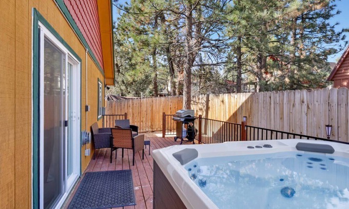 Sugarloaf Ski Chalet | Clean Slate by Big Bear Vacations | Hot Tub | Pets Welcome | Fenced | Minutes To Activities