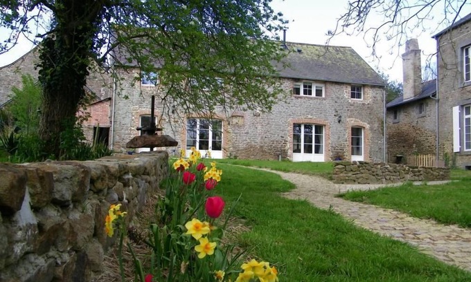 Pleudihen-sur-Rance Cottage | Clear blue autumn days, country and beach walks, cosy fire, medieval villages
