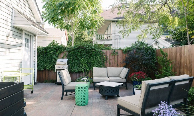 Tremont House | Cleveland 3 Bedroom Home in Walkable Tremont with Ground Floor Bedrooms