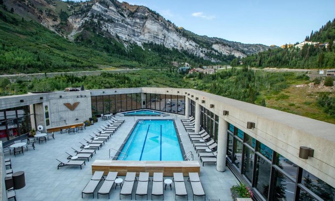 Salt Lake Mountain Resorts Cabin | Cliff Lodge and Spa