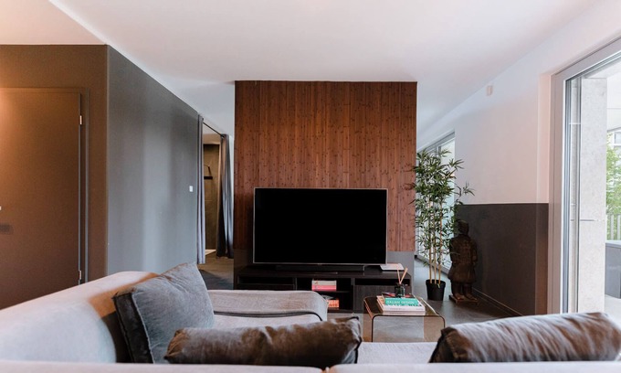 Gasperich Apartment | Cloche d'Or Luxe: Sleek & Bright