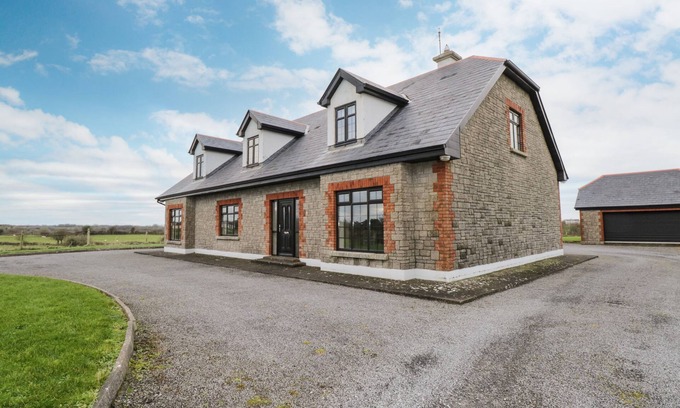 Ballinrobe Cottage | CLOONACASTLE COTTAGE, family friendly in Ballinrobe, County Mayo