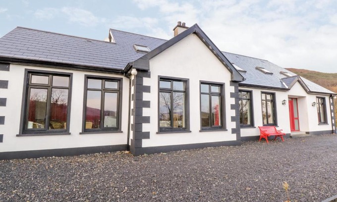 Fivemilebourne House | Cloonaquinn